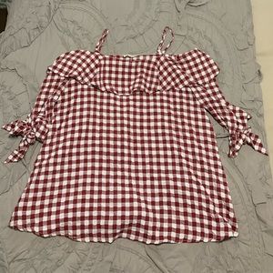 Easel red/white checkered quarter sleeve blouse size Small.